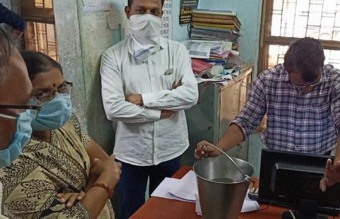 Anger at Faizpur due to contaminated water | दुषित पाण्यामुळे फैजपुरात संताप