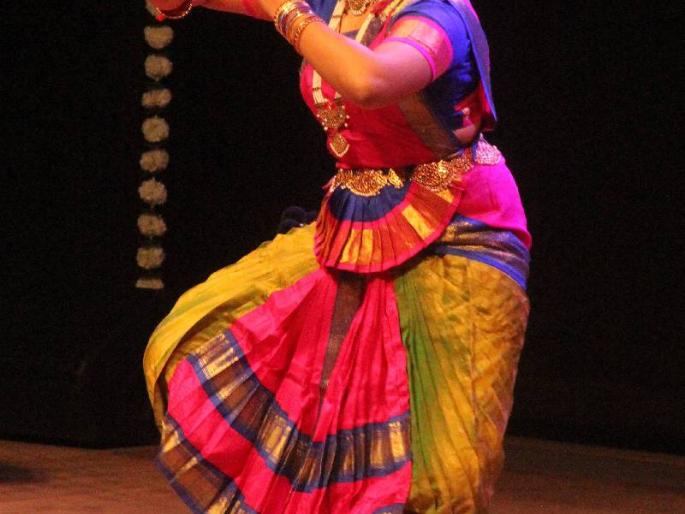 Kolhapur: Bharatnatyam Presentation was presented on the occasion of 'Saval Vitai' program. | कोल्हापूर : भरतनाट्यम् सादरीकरणाने रसिक मंत्रमुग्ध, निमित्त होते ‘सावळे विठाई’ कार्यक्रमाचे Kolhapur: Bharatnatyam Presentation was presented on the occasion of 'Saval Vitai' program. | कोल्हापूर : भरतनाट्यम् सादरीकरणाने रसिक मंत्रमुग्ध, निमित्त होते ‘सावळे विठाई’ कार्यक्रमाचे