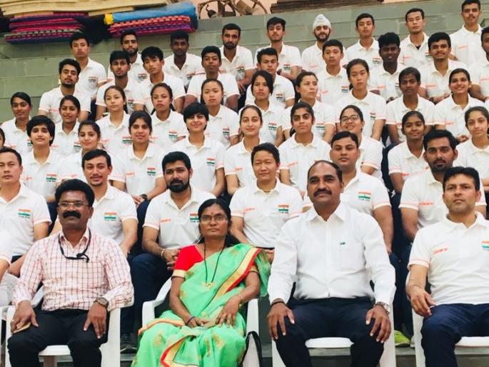 Indian squad for the Asian Games | आशियाई स्पर्धेसाठी भारतीय तलवारबाजी संघ रवाना Indian squad for the Asian Games | आशियाई स्पर्धेसाठी भारतीय तलवारबाजी संघ रवाना