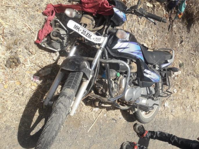 Two bikers hit one, two were injured | दोन दुचाकींची धडक एक ठार, दोन जखमी Two bikers hit one, two were injured | दोन दुचाकींची धडक एक ठार, दोन जखमी