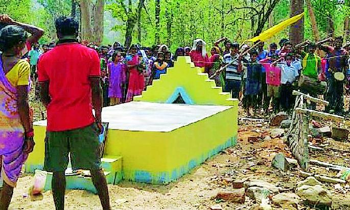  Two memorials built by the villagers | गावकऱ्यांनी उभारले दोन स्मारक