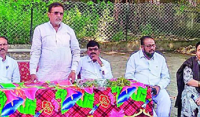 The hands of the rich people became the government | सरकार बनले श्रीमंतांचे बाहुले