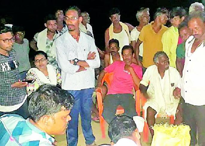 Liquor seller seizes 3 bottles from woman | दारू विक्रेत्या महिलेकडून १४० बाटल्या केल्या जप्त Liquor seller seizes 3 bottles from woman | दारू विक्रेत्या महिलेकडून १४० बाटल्या केल्या जप्त