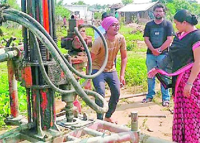 Excavation of 34 borewells started | ३४ बोअरवेलचे खोदकाम सुरू