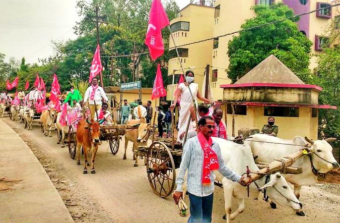 Gadchirali was shocked by the announcements of the marchers | माेर्चेकऱ्यांच्या घाेषणांनी दणाणले गडचिराेली Gadchirali was shocked by the announcements of the marchers | माेर्चेकऱ्यांच्या घाेषणांनी दणाणले गडचिराेली