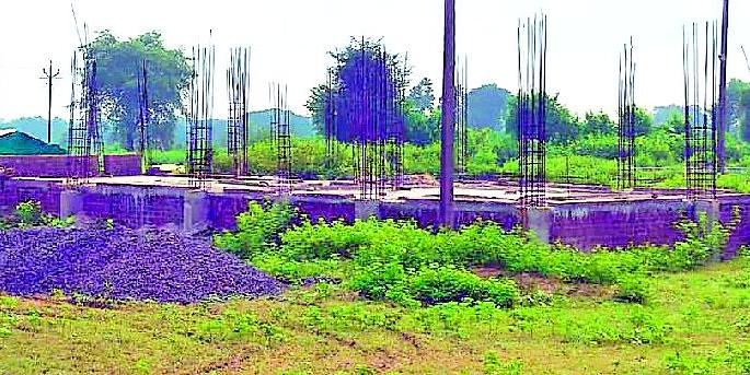 33/11 KV power sub-center work slow | ३३/११ केव्ही वीज उपकेंद्राचे काम संथगतीने