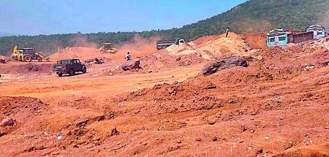 Surajagad Hill Naxal Panic | सुरजागड पहाडावर नक्षल दहशत