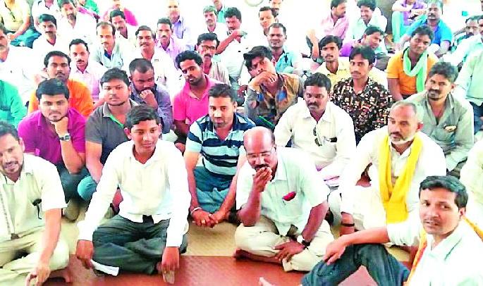 Provide employment first, then take action | आधी रोजगार द्या, मग कारवाई करा