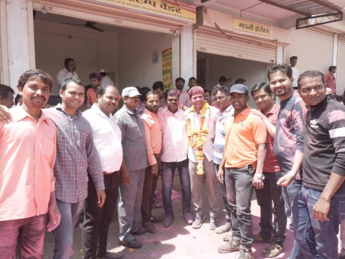 The youths give a shock to the proposers in the Gram Panchayat elections | ग्रामपंचायत निवडणुकीत प्रस्थापितांना धक्का देत युवकांची बाजी