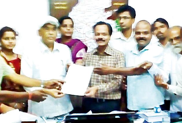 Give comprehensive debt relief to farmers | शेतकºयांना सरसकट कर्जमाफी द्या Give comprehensive debt relief to farmers | शेतकºयांना सरसकट कर्जमाफी द्या