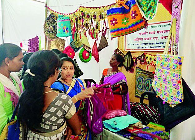 Anjali group took the cushion business | कुशन व्यवसायातून अंजली गटाने घेतली भरारी