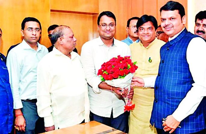 Give special packages for the development of Goregaon city | गोरेगाव शहराच्या विकासासाठी विशेष पॅकेज द्या Give special packages for the development of Goregaon city | गोरेगाव शहराच्या विकासासाठी विशेष पॅकेज द्या