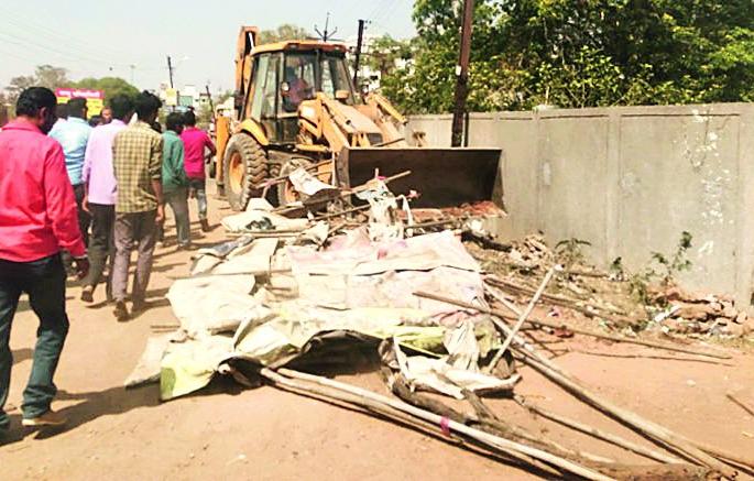 NP notice issued in sleep | न.प.ने झोपेत काढल्या नोटीस NP notice issued in sleep | न.प.ने झोपेत काढल्या नोटीस