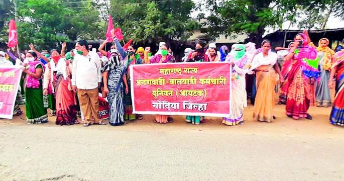 Spontaneous response to the demise of state government employees | राज्य सरकारी कर्मचाऱ्यांच्या संपाला उत्स्फूर्त प्रतिसाद Spontaneous response to the demise of state government employees | राज्य सरकारी कर्मचाऱ्यांच्या संपाला उत्स्फूर्त प्रतिसाद
