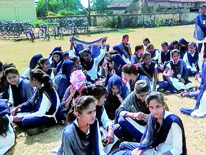 Boycott of student test | विद्यार्थ्याचा परीक्षेवर बहिष्कार Boycott of student test | विद्यार्थ्याचा परीक्षेवर बहिष्कार