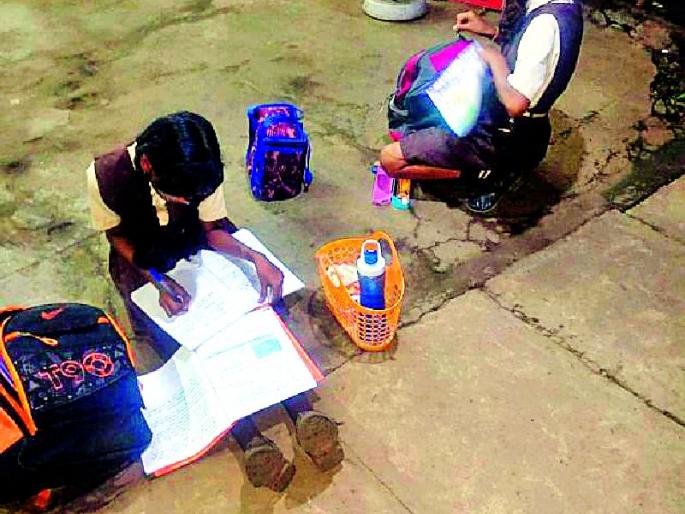 Homework at the hotel waiting for the bus | बसच्या प्रतीक्षेत हॉटेलमध्ये गृहपाठ Homework at the hotel waiting for the bus | बसच्या प्रतीक्षेत हॉटेलमध्ये गृहपाठ