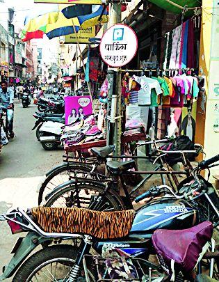 Shockwave of traffic | वाहतुकीच्या शिस्तीचा बोजवारा Shockwave of traffic | वाहतुकीच्या शिस्तीचा बोजवारा