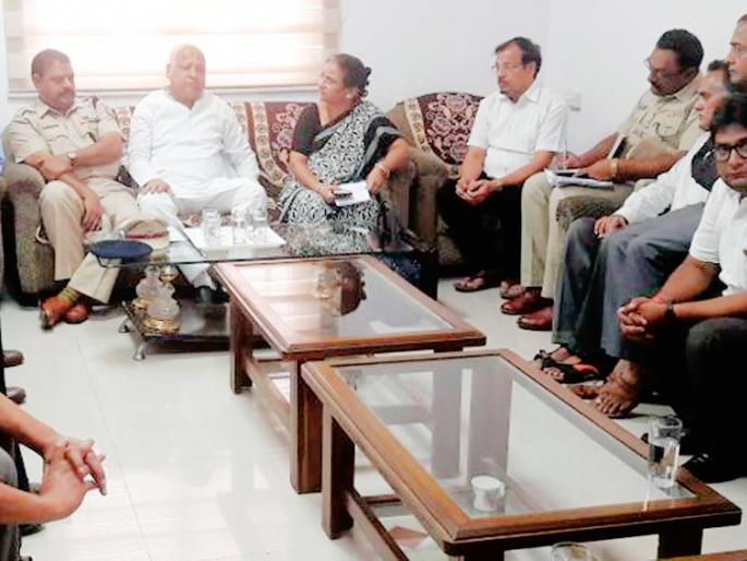 Railway administration should take strong action | रेल्वे प्रशासनाने कठोर कारवाई करावी