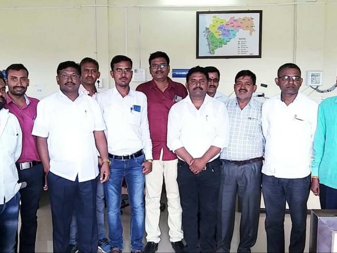 Movement of employees closed | कर्मचा-यांचे लेखणी बंद आंदोलन Movement of employees closed | कर्मचा-यांचे लेखणी बंद आंदोलन