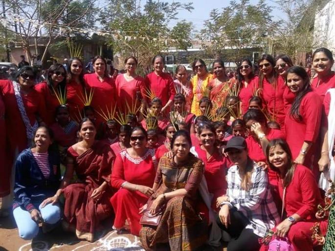 Chinchacharai School visits various items | चिंचलेखैरे शाळेला विविध वस्तूंची भेट Chinchacharai School visits various items | चिंचलेखैरे शाळेला विविध वस्तूंची भेट