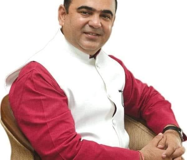 Whose business is it to cause quarrels between Mahajan and Rawal? | महाजन, रावल यांच्यात भांडणे लावण्याचा उद्योग कुणाचा? Whose business is it to cause quarrels between Mahajan and Rawal? | महाजन, रावल यांच्यात भांडणे लावण्याचा उद्योग कुणाचा?