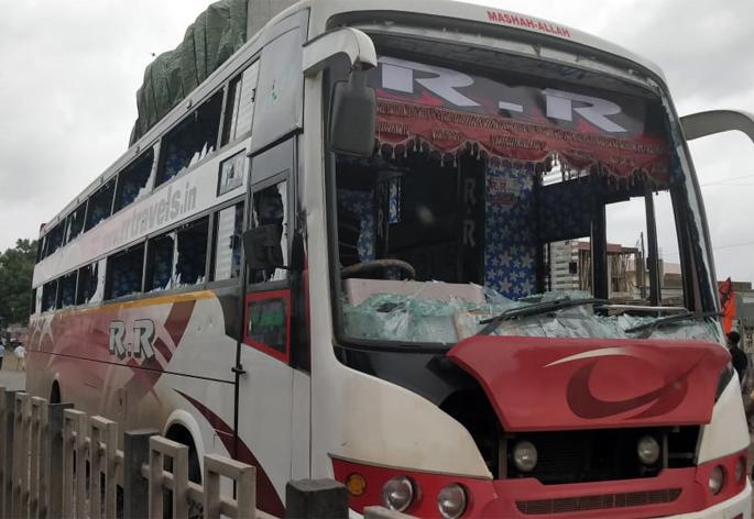 Badnapur; Violent turn of movement | बदनापूर; आंदोलनास हिंसक वळण Badnapur; Violent turn of movement | बदनापूर; आंदोलनास हिंसक वळण