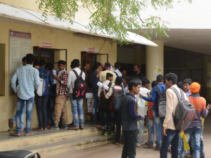 Opportunities in the Commerce Department remain lax | वाणिज्य विभागातील संधीमुळे ओढा कायम