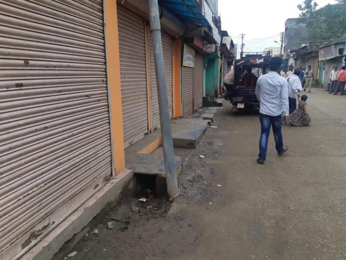 Mantha closed in protest against Sharad Pawar | शरद पवार यांच्यावरील कारवाईच्या निषेधार्थ मंठा बंद Mantha closed in protest against Sharad Pawar | शरद पवार यांच्यावरील कारवाईच्या निषेधार्थ मंठा बंद