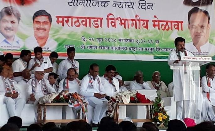 In the sixty years, the debt defaulters did not go out of the country | साठ वर्षात कर्ज बुडव्यांना देशाबाहेर जाऊ दिले नाही In the sixty years, the debt defaulters did not go out of the country | साठ वर्षात कर्ज बुडव्यांना देशाबाहेर जाऊ दिले नाही