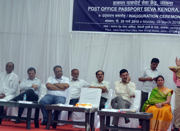 The post office gets new life due to the passport service | पासपोर्ट सेवेमुळे टपाल कार्यालयास संजीवनी The post office gets new life due to the passport service | पासपोर्ट सेवेमुळे टपाल कार्यालयास संजीवनी