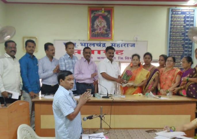 Sindhudurg: Due to the Kankavli Panchayat Samiti meeting, the doctor at the sub-district hospital has been arrested! | सिंधुुदुर्ग : कणकवली पंचायत समिती सभेत उपजिल्हा रुग्णालयातील डॉक्टरना धरले धारेवर! Sindhudurg: Due to the Kankavli Panchayat Samiti meeting, the doctor at the sub-district hospital has been arrested! | सिंधुुदुर्ग : कणकवली पंचायत समिती सभेत उपजिल्हा रुग्णालयातील डॉक्टरना धरले धारेवर!