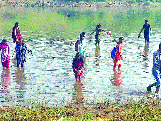 Thousands of hands wound up for cleansing of Krishna | कृष्णेच्या निर्मलतेसाठी झटले हजारो हात Thousands of hands wound up for cleansing of Krishna | कृष्णेच्या निर्मलतेसाठी झटले हजारो हात