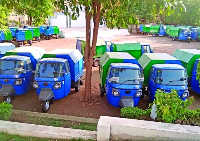 Khamgaon: Garbage collecting vehicles has been standing on the streets | खामगावात तीन महिन्यापासून घंटागाड्या जागेवरच उभ्या!