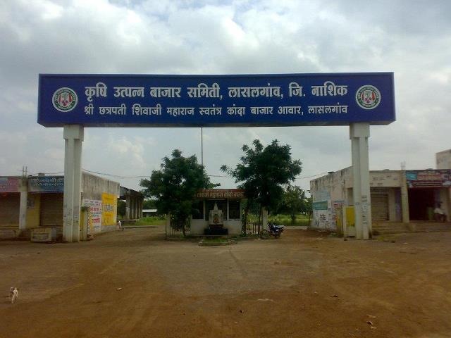 Onion auction closed in district market committees | जिल्ह्यातील बाजार समित्यांमध्ये कांदा लिलाव बंद Onion auction closed in district market committees | जिल्ह्यातील बाजार समित्यांमध्ये कांदा लिलाव बंद