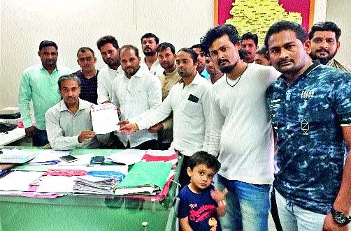 The demand for nation-wide award to brave girls | धाडसी मुलींना राष्टÑपती पुरस्कार देण्याची मागणी The demand for nation-wide award to brave girls | धाडसी मुलींना राष्टÑपती पुरस्कार देण्याची मागणी