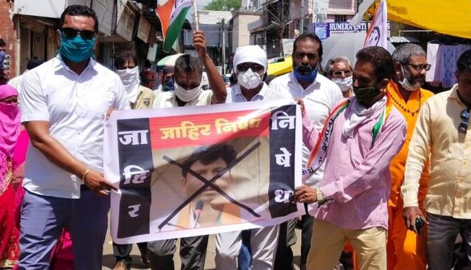 Protest against Manmadla Padalkar's statement | मनमाडला पडळकर यांच्या वक्तव्याचा निषेध