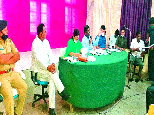 Auction only if the onion comes into the bag | कांदा गोणीत आला तरच लिलाव Auction only if the onion comes into the bag | कांदा गोणीत आला तरच लिलाव