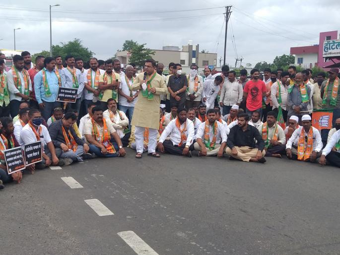 BJP's Chakka Jam agitation in Malegaon | मालेगावी भाजपचे चक्का जाम आंदोलन BJP's Chakka Jam agitation in Malegaon | मालेगावी भाजपचे चक्का जाम आंदोलन