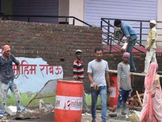 Major suspects abducted women and accomplices in custody | मुख्य संशयीत फरारच महिला व साथीदारांना कोठडी