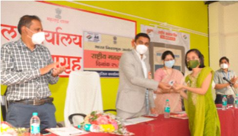 Launch of e-Epic ID card Voters Day; Glory to the winners of various competitions | ई-ईपीक ओळखपत्राचा शुभारंभ मतदार दिवस ; विविध स्पर्धेतील विजेत्यांचा गौरव Launch of e-Epic ID card Voters Day; Glory to the winners of various competitions | ई-ईपीक ओळखपत्राचा शुभारंभ मतदार दिवस ; विविध स्पर्धेतील विजेत्यांचा गौरव