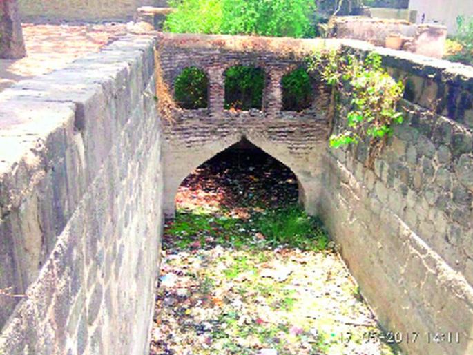 The wells of Ahilyabai Holkar era must be preserved | अहिल्याबाई होळकर काळातील विहिरींचे जतन हवे The wells of Ahilyabai Holkar era must be preserved | अहिल्याबाई होळकर काळातील विहिरींचे जतन हवे