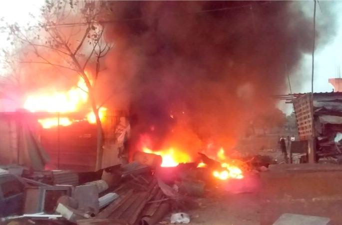 Two warehouses and a garage ash | दोन गोदाम आणि एक गॅरेज खाक Two warehouses and a garage ash | दोन गोदाम आणि एक गॅरेज खाक