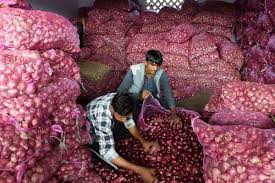 Arrival of 6000 quintals of onion | ६००० क्टिंटल कांद्याची आवक Arrival of 6000 quintals of onion | ६००० क्टिंटल कांद्याची आवक