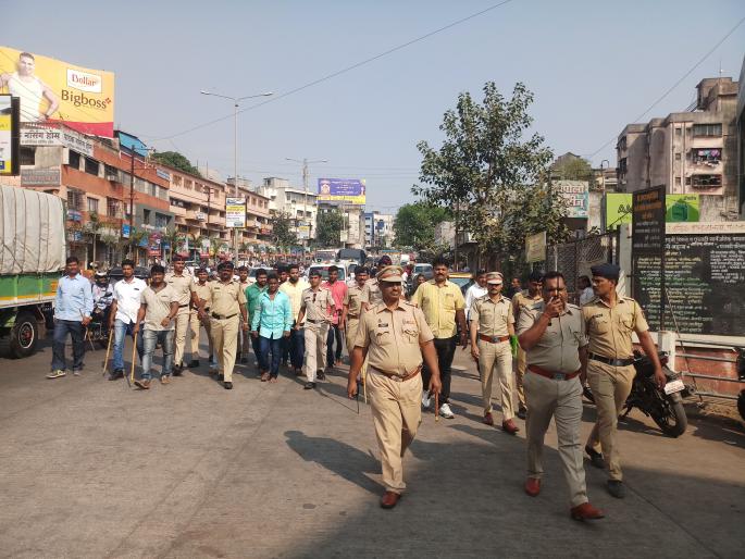 Junket on the bail bond and police bands | जामिनावर मुक्ततेचा जल्लोष अन् पोलिसांच्या बेड्या Junket on the bail bond and police bands | जामिनावर मुक्ततेचा जल्लोष अन् पोलिसांच्या बेड्या