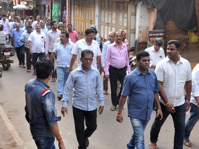 Plastic ban will be imposed on Kankavali from November 1, to 5 thousand rupees; Merchandise rally rally | कणकवलीत १ नोव्हेंबरपासुन प्लास्टिक बंदी, ५ हजार रुपयाचा होणार दंड ; व्यापाऱ्यानी रॅली काढत दिले निवेदन Plastic ban will be imposed on Kankavali from November 1, to 5 thousand rupees; Merchandise rally rally | कणकवलीत १ नोव्हेंबरपासुन प्लास्टिक बंदी, ५ हजार रुपयाचा होणार दंड ; व्यापाऱ्यानी रॅली काढत दिले निवेदन