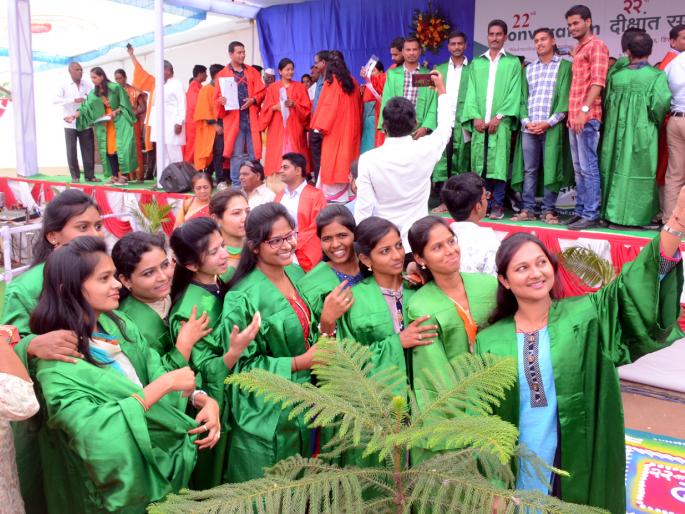 Parbhani: Graduation for three thousand students | परभणी : तीन हजार विद्यार्थ्यांना पदवीदान Parbhani: Graduation for three thousand students | परभणी : तीन हजार विद्यार्थ्यांना पदवीदान