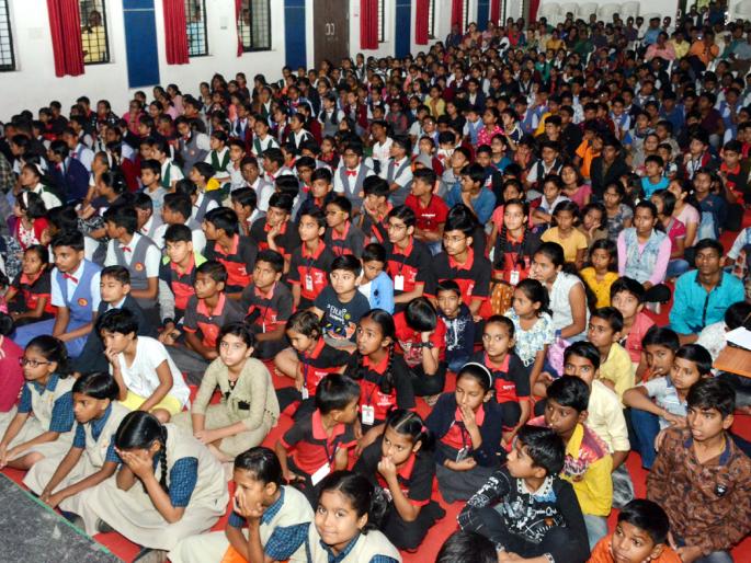 Parbhani: Astrophysicist hovers due to cloudy weather | परभणी : ढगाळ वातावरणामुळे खगोलप्रेमींचा हिरमोड