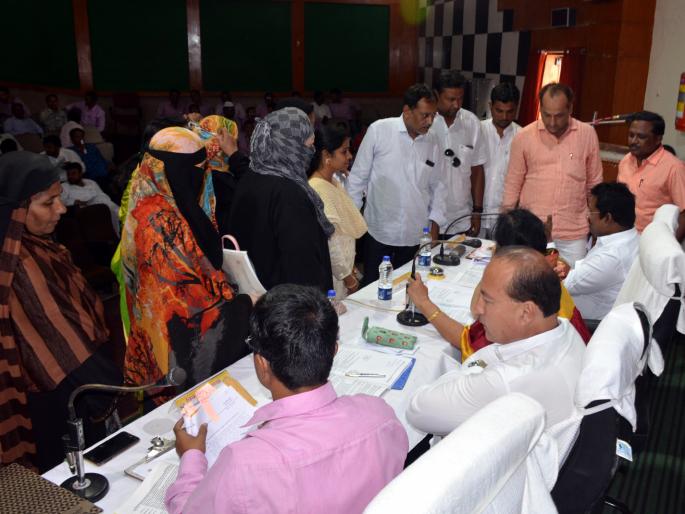 Parbhani municipality's meeting becomes stormy | परभणी महानगरपालिकेची सभा ठरली वादळी Parbhani municipality's meeting becomes stormy | परभणी महानगरपालिकेची सभा ठरली वादळी