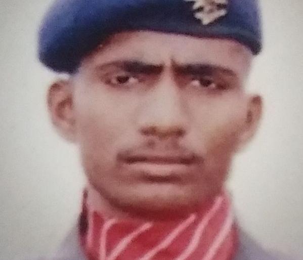 Memories of Pradeep's army in memory of the family | प्रदीपच्या लष्कराच्या आठवणी कुटुंबियांच्या स्मरणात