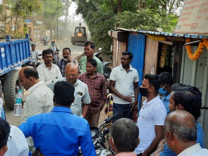 Chalisgaon Municipality launches anti-encroachment drive | चाळीसगाव नगरपालिकेकडून अतिक्रमण हटाव मोहिमेस सुरुवात Chalisgaon Municipality launches anti-encroachment drive | चाळीसगाव नगरपालिकेकडून अतिक्रमण हटाव मोहिमेस सुरुवात